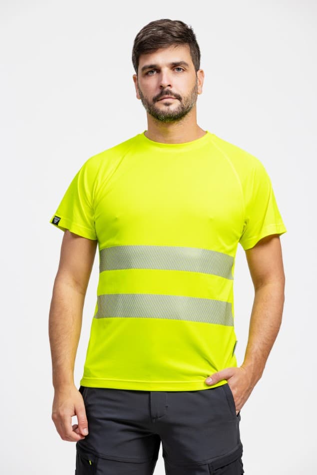 C3970 - Camiseta de alta visibilidad. Manga corta de poliéster micropiqué con bandas reflectantes segmentadas. (DTF)